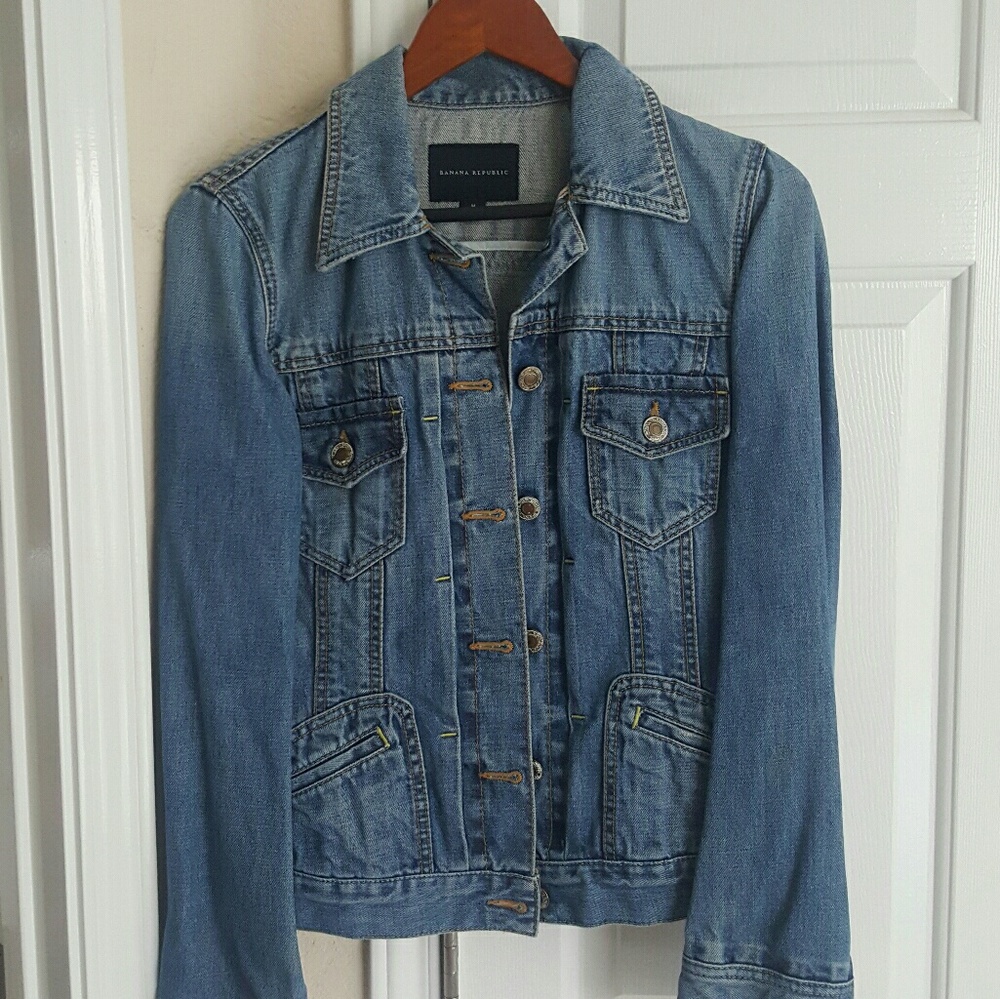 Banana republic Womens Jean Jacket. Size M